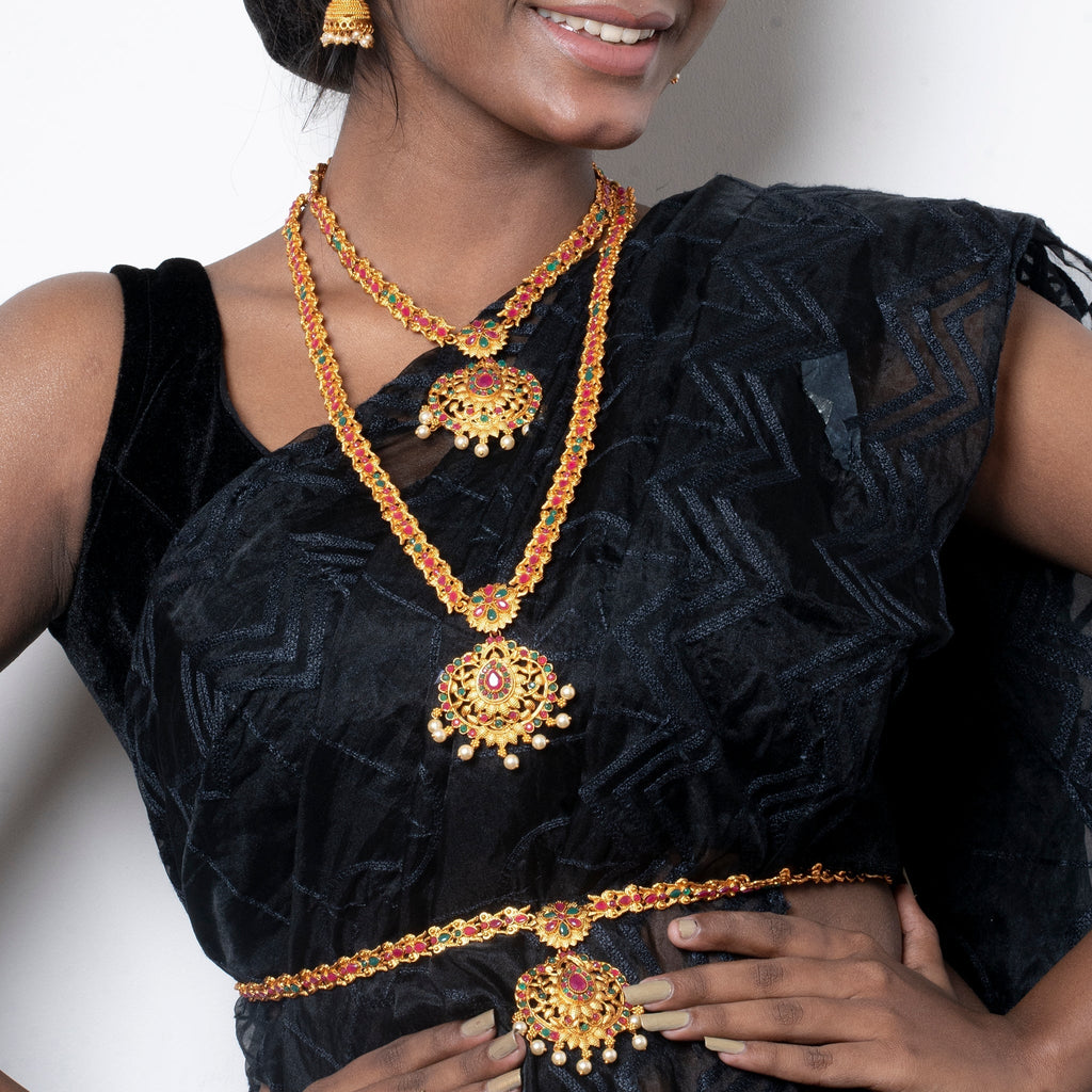 GOLDEN SOUTHINDIAN NECKLACE SET WITH TAIRA