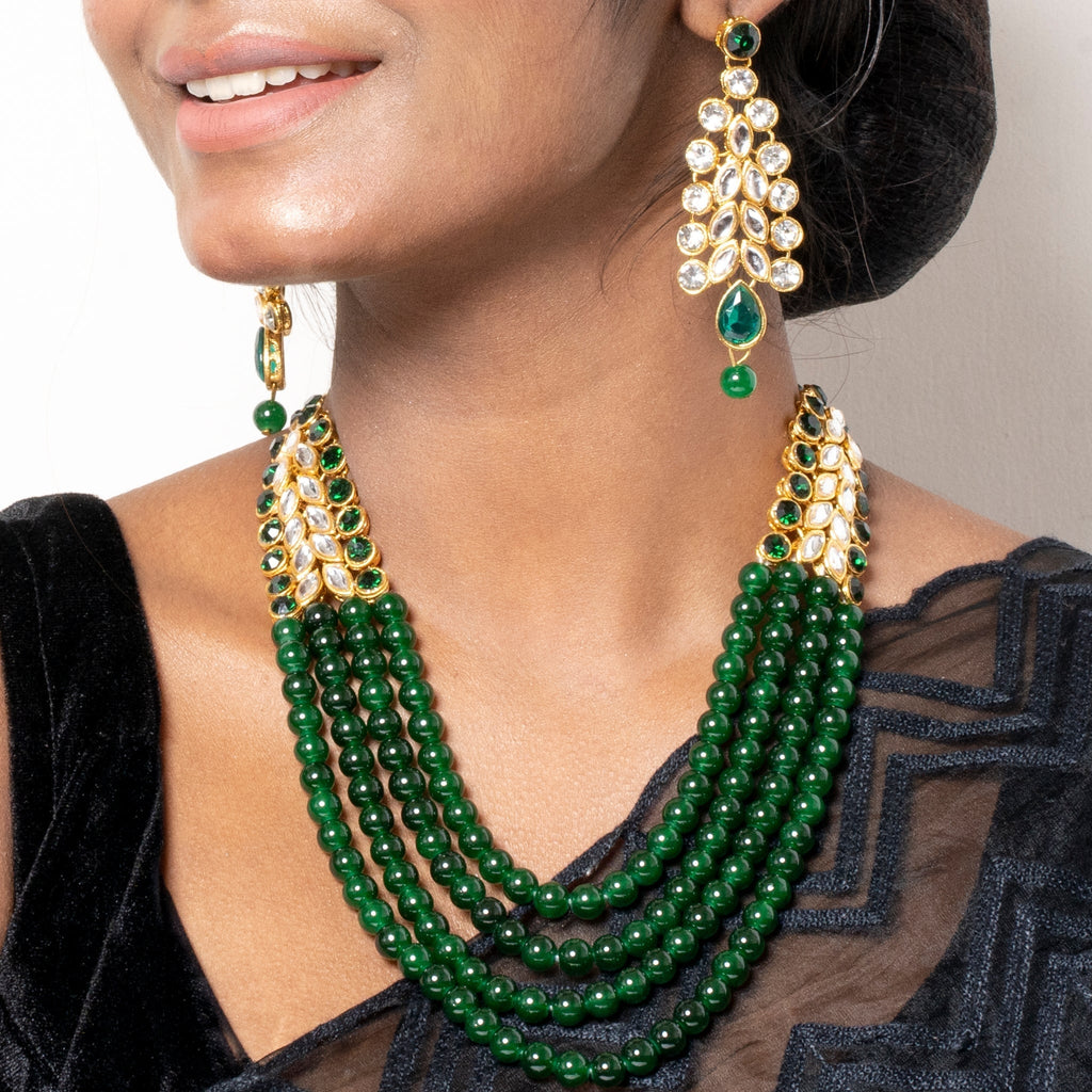 EMERALD CRYRSTAL NECKLACE SET WITH MANGTIKA