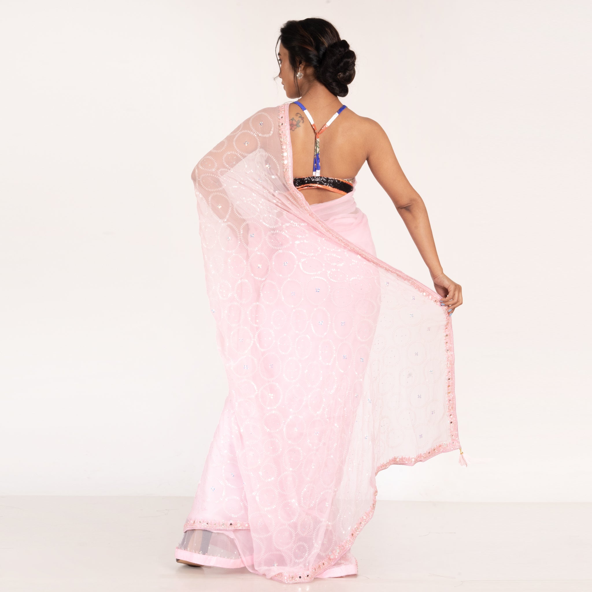 Handloom Powder Pink Pure Katan Silk Banarasi Saree With Scalloped Mee –  WeaverStory